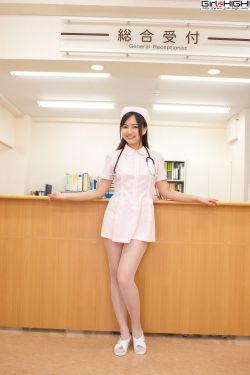 游泳馆里的两个教练孟月月