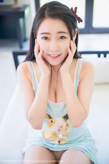 胸前两个球球图片
